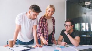 Blogger Review Produk: Cerita Nyata di Balik Pengalaman Blogger Indonesia yang Membangun Kepercayaan Konsumen