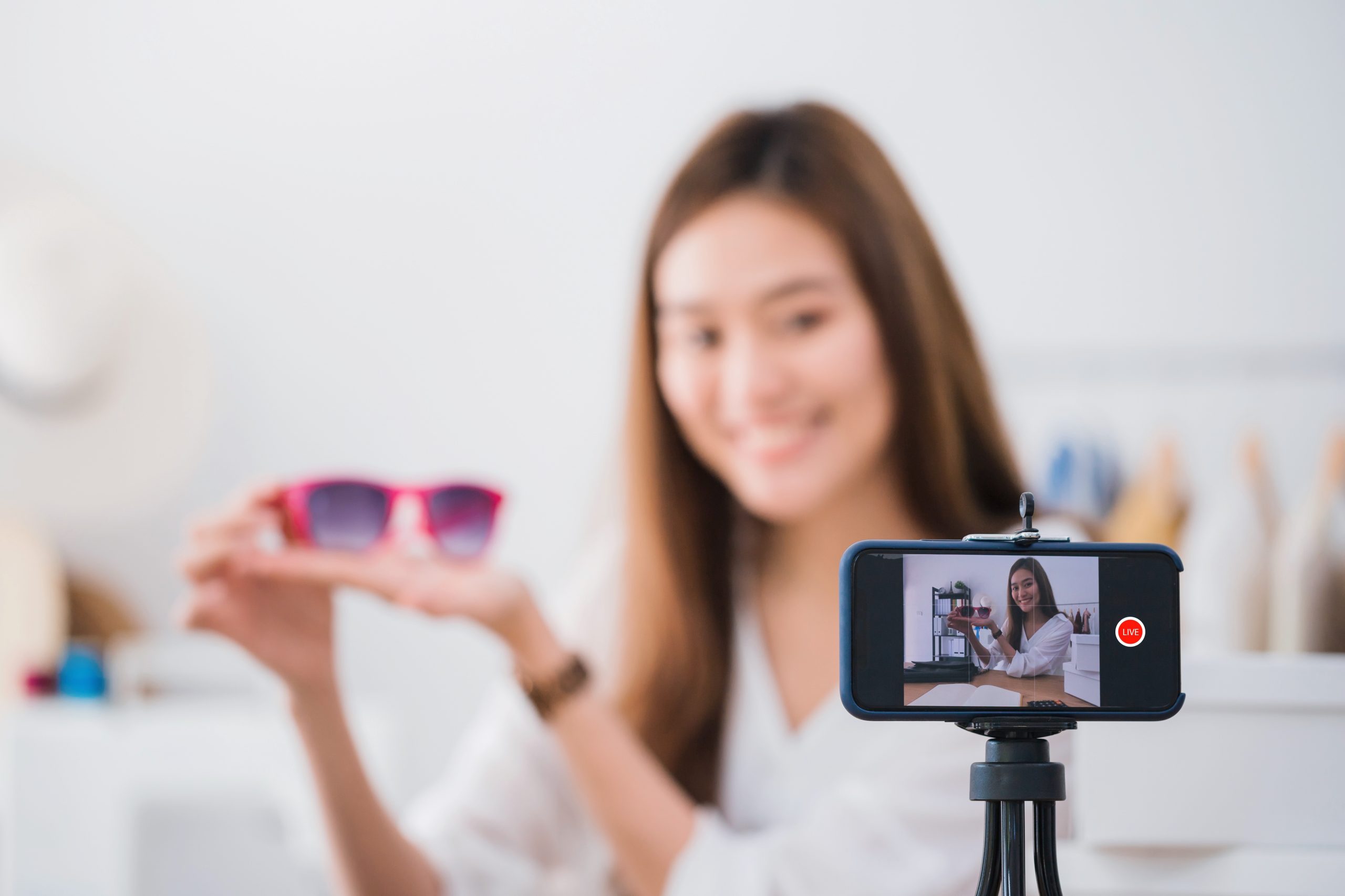 Rahasia Sukses Digital Marketing: Review Produk oleh Blogger sebagai Strategi Paling Efektif Meningkatkan Kepercayaan dan Penjualan